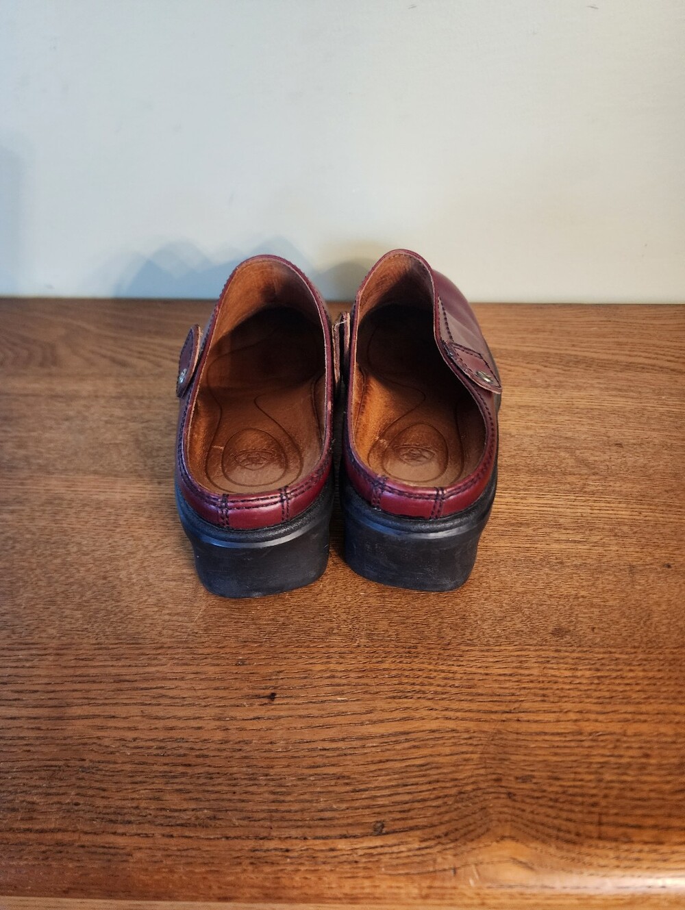 Women's Ariat Leather Burgundy Clogs Sz 8 - Picture 4 of 10